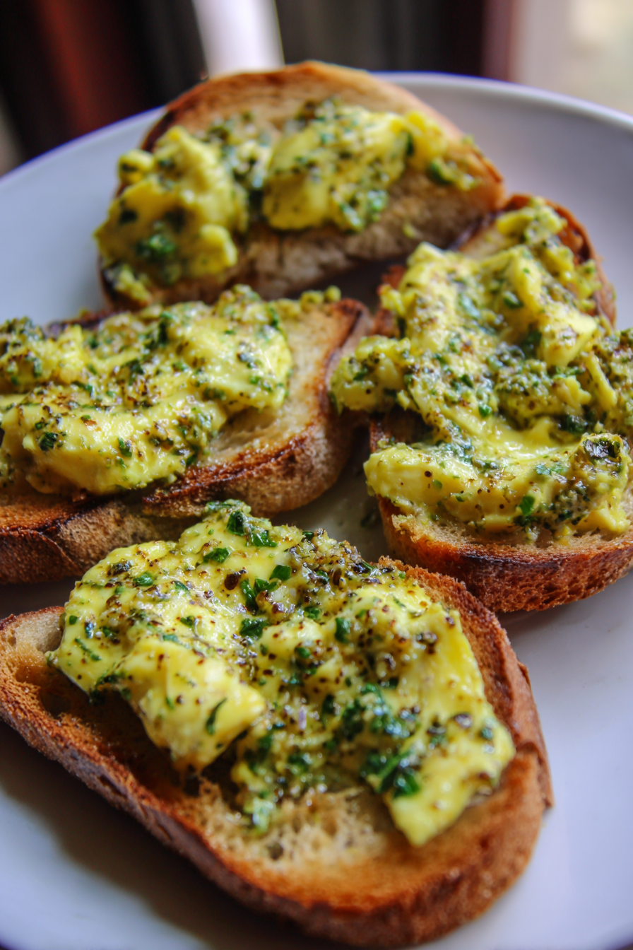 Pesto Eggs Recipe: Easy & Delicious recipe